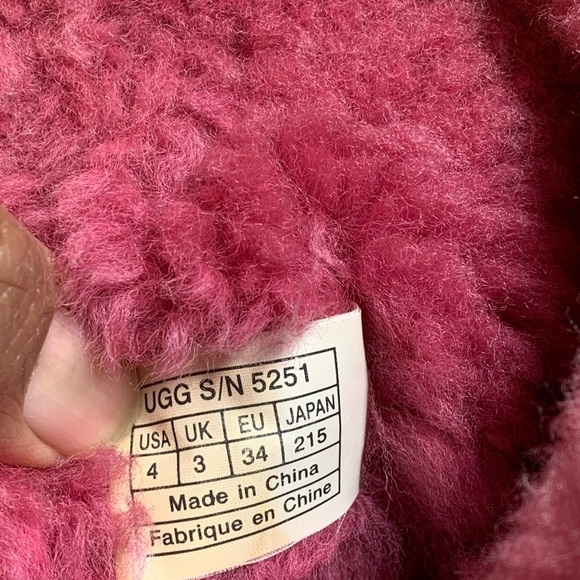 UGG Fuschia Girl’s Boots sz 4 - Picture 9 of 10